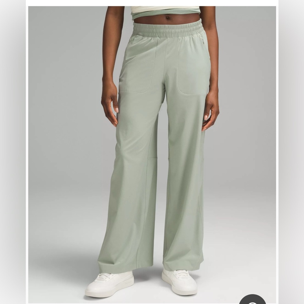 Lululemon Women's Swift Wide-Leg Mid-Rise Palm Court Green Trouser Pants size 4